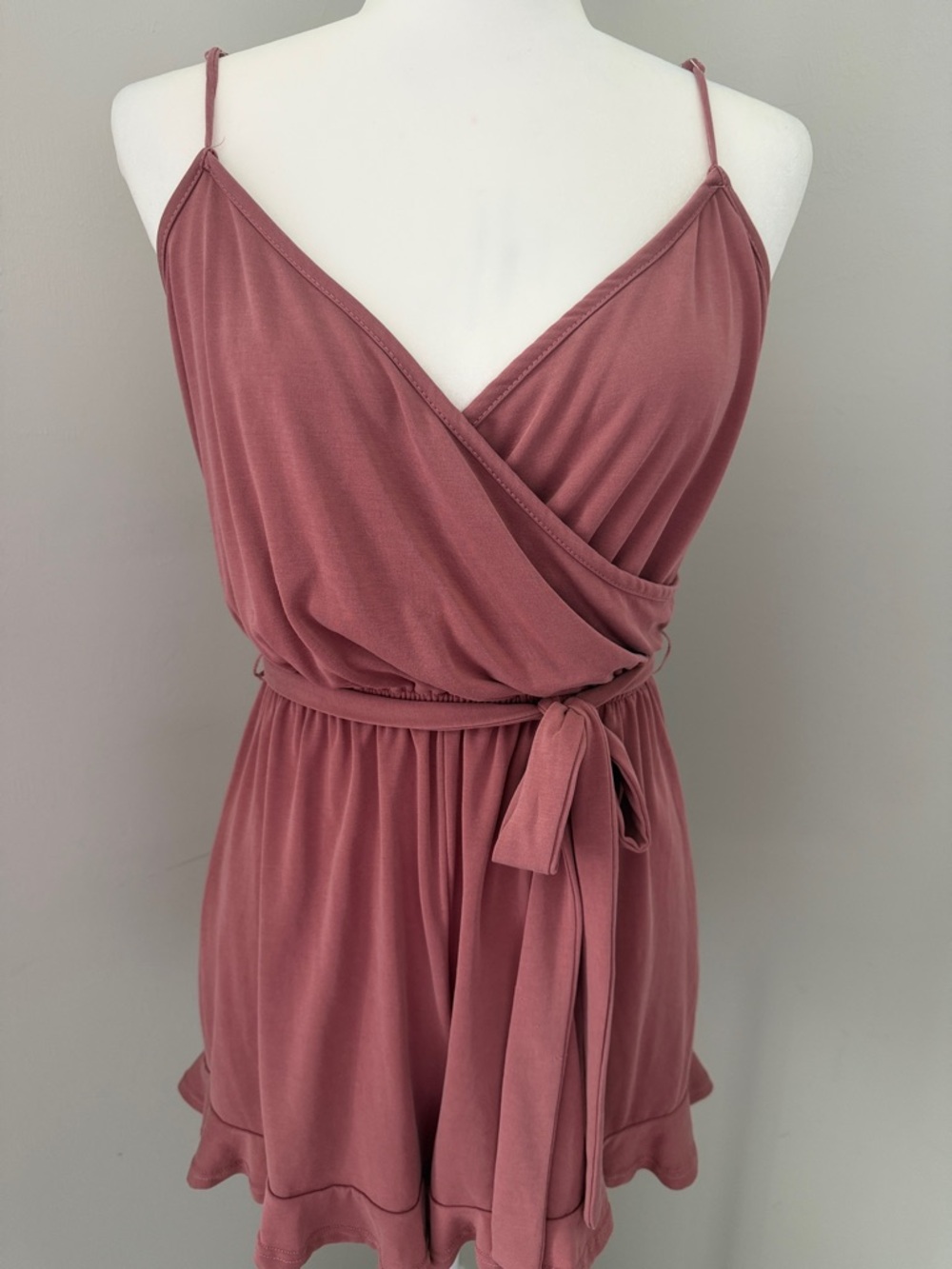 LULUS Katelyn Rusty Rose Ruffled Surplice Romper Women’s size Medium - Picture 8 of 16